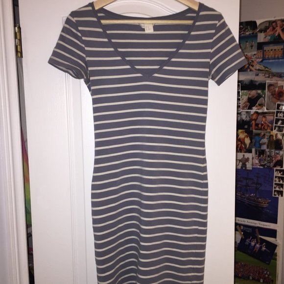 Tight tee dress - Picture 2 of 4